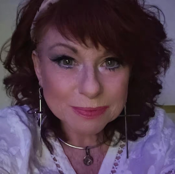 Meet your Posher, Sherry - Picture 3 of 3